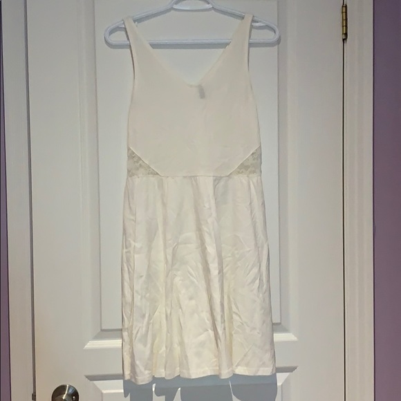 White skater dress with lace back and cut-outs - Picture 1 of 2